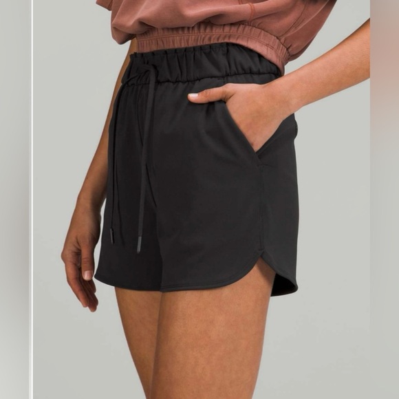 NWT Lululemon Stretch Luxtreme High-Rise Short 3.5" in Black - Picture 2 of 7